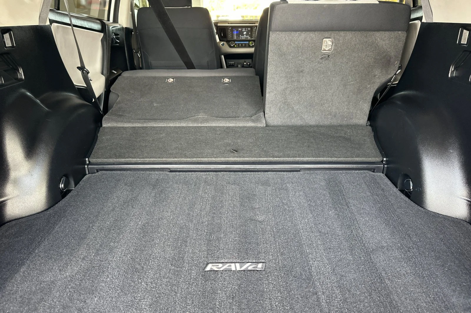Used 2016  Toyota XLE image 15
