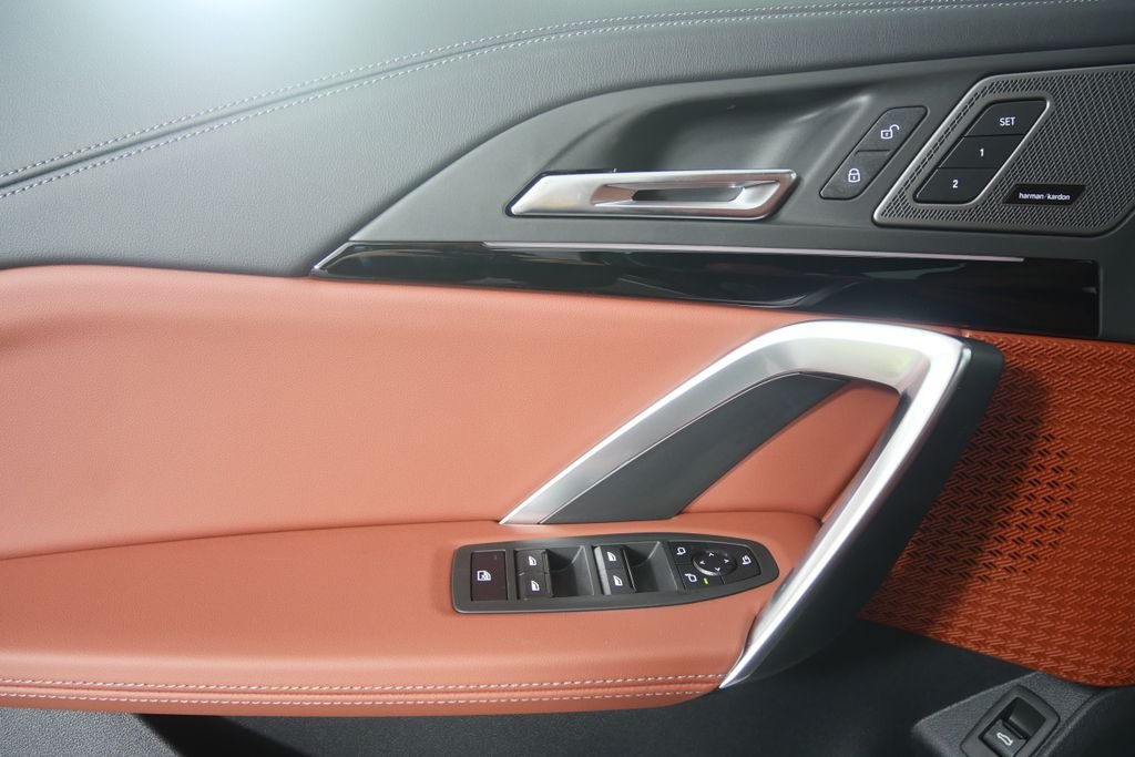 New 2026 Black Sapphire Metallic BMW xDrive28i image 8