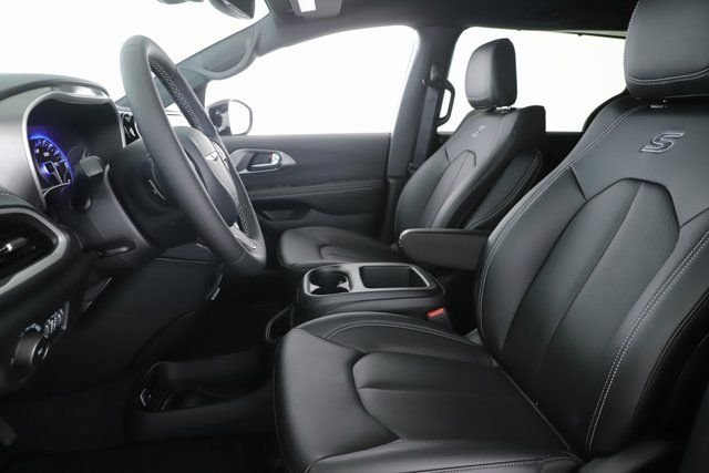 2026 Chrysler Pacifica Select - Photo 16
