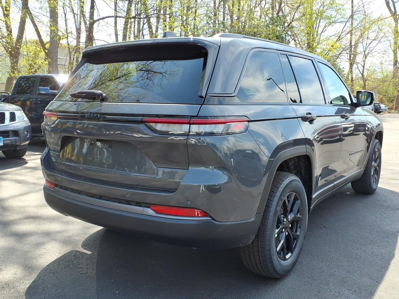 New 2026 Baltic Gray Metallic Clear-Coat Exterior Paint Jeep Altitude image 6