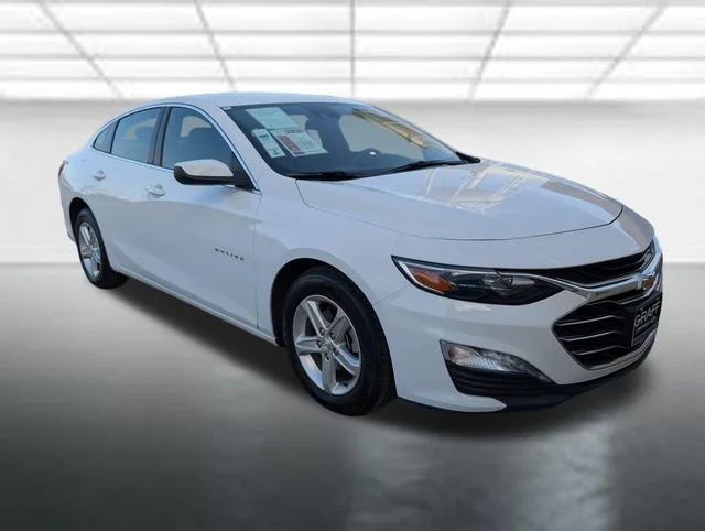 Used 2024 Summit White Chevrolet 1LT image 1