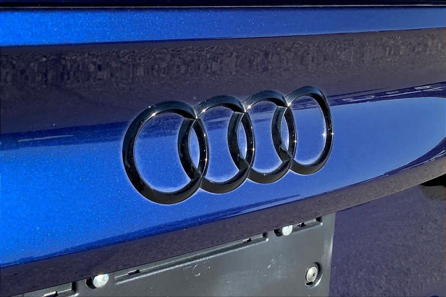 Used 2024 Navarra Blue Metallic Audi  image 10