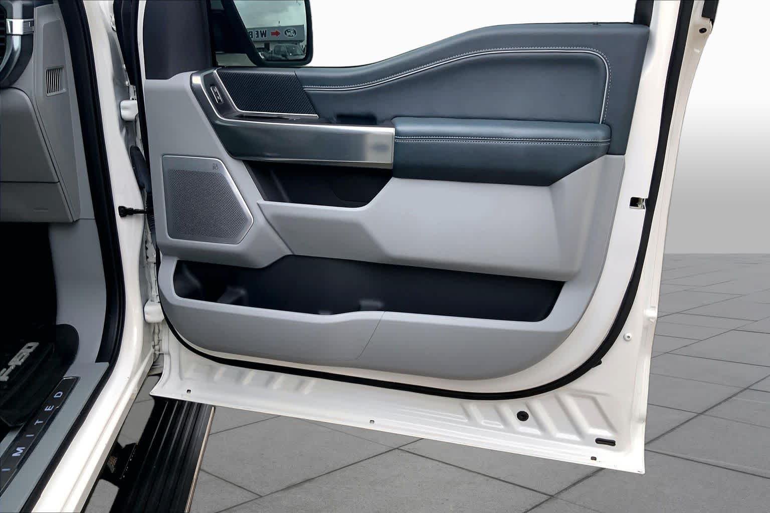 Used 2021 Star White Metallic Tri-Coat Ford Limited image 23