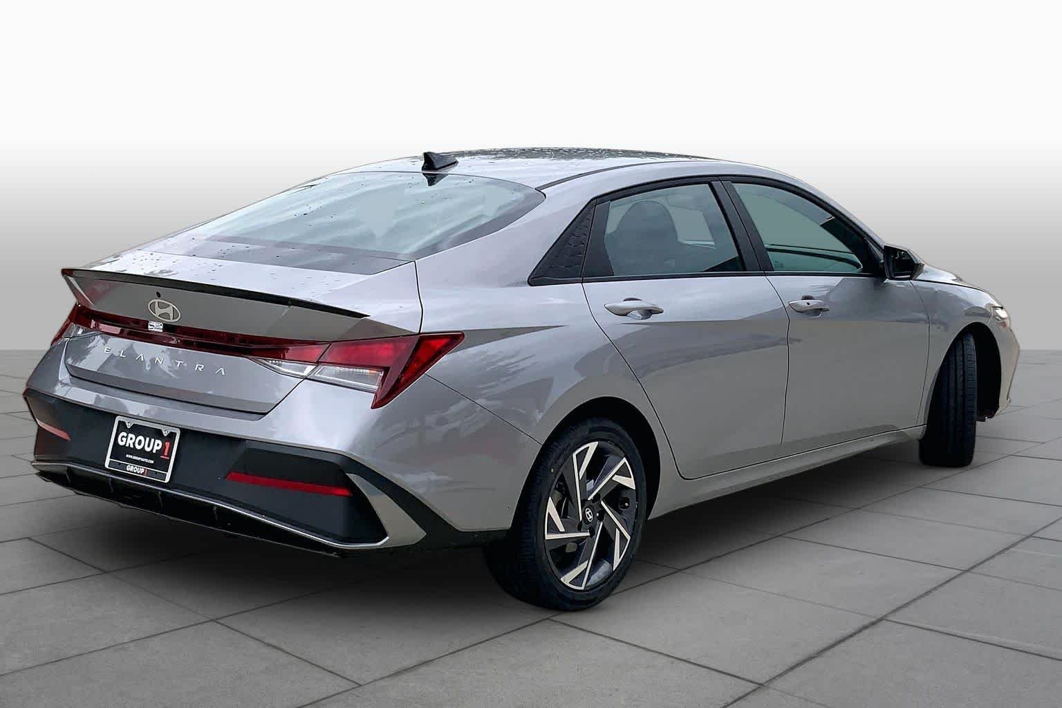 2025 Hyundai Elantra SEL - Photo 13