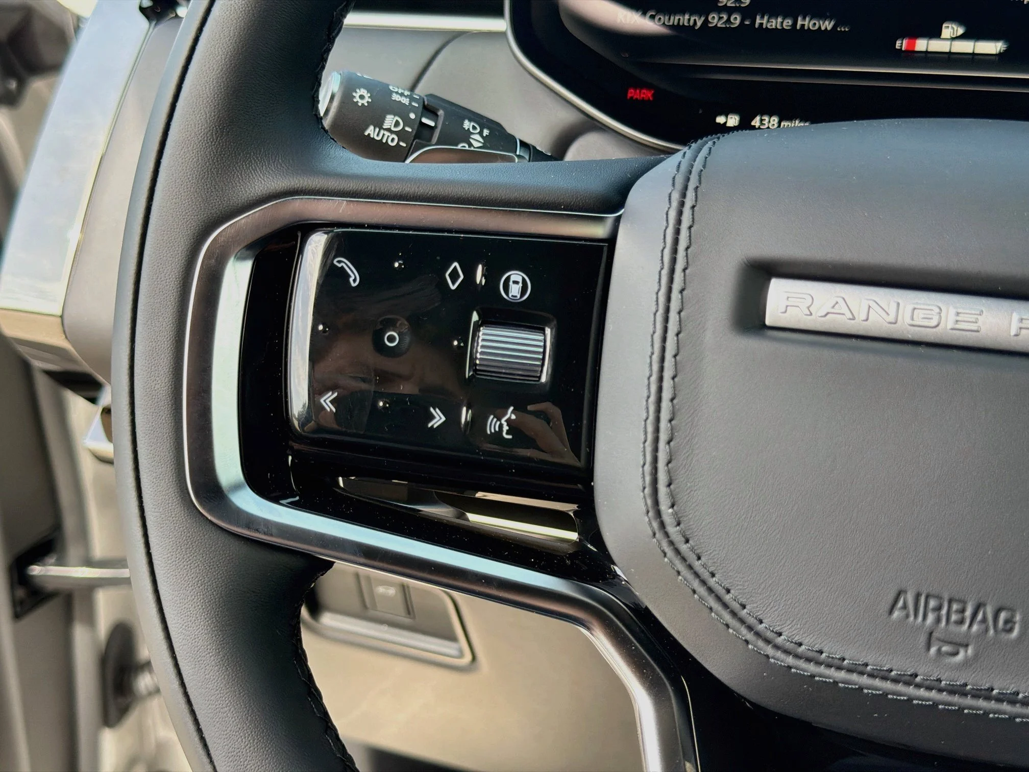 New 2026 Borasco Grey Land Rover SE image 39