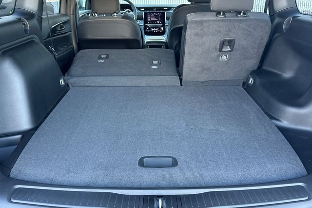 New 2025 Bright White Clear-Coat Exterior Paint Jeep Laredo X image 16