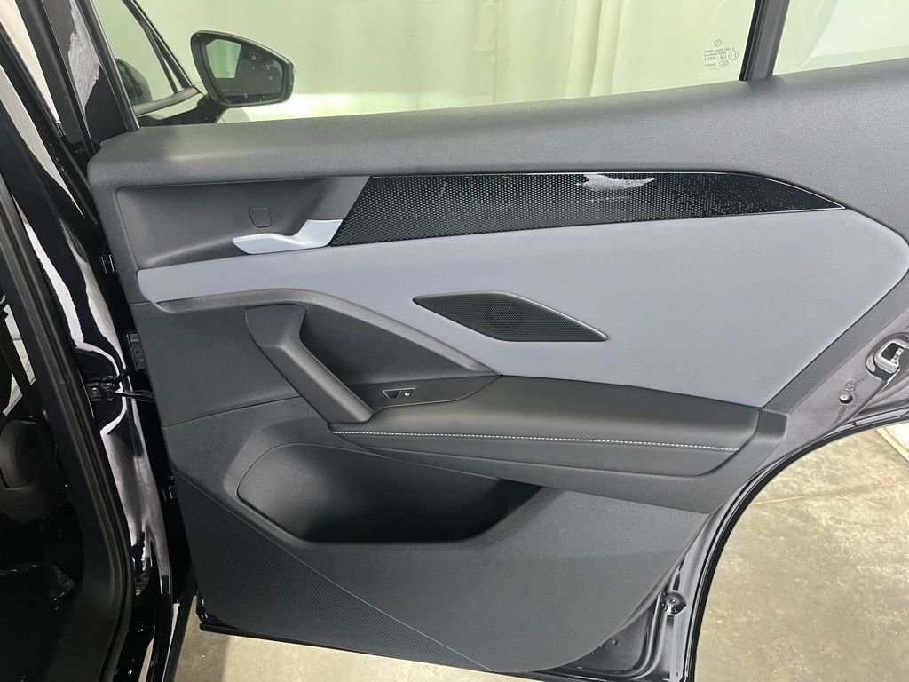 2026 Volkswagen Tiguan SE R-LINE BLACK - Photo 23