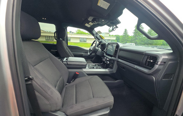 Used 2025 Silver Ford XLT image 5