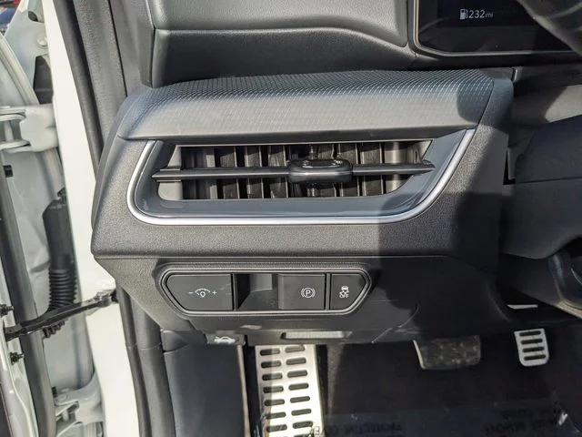 Used 2025 White Kia GT-Line Turbo image 23