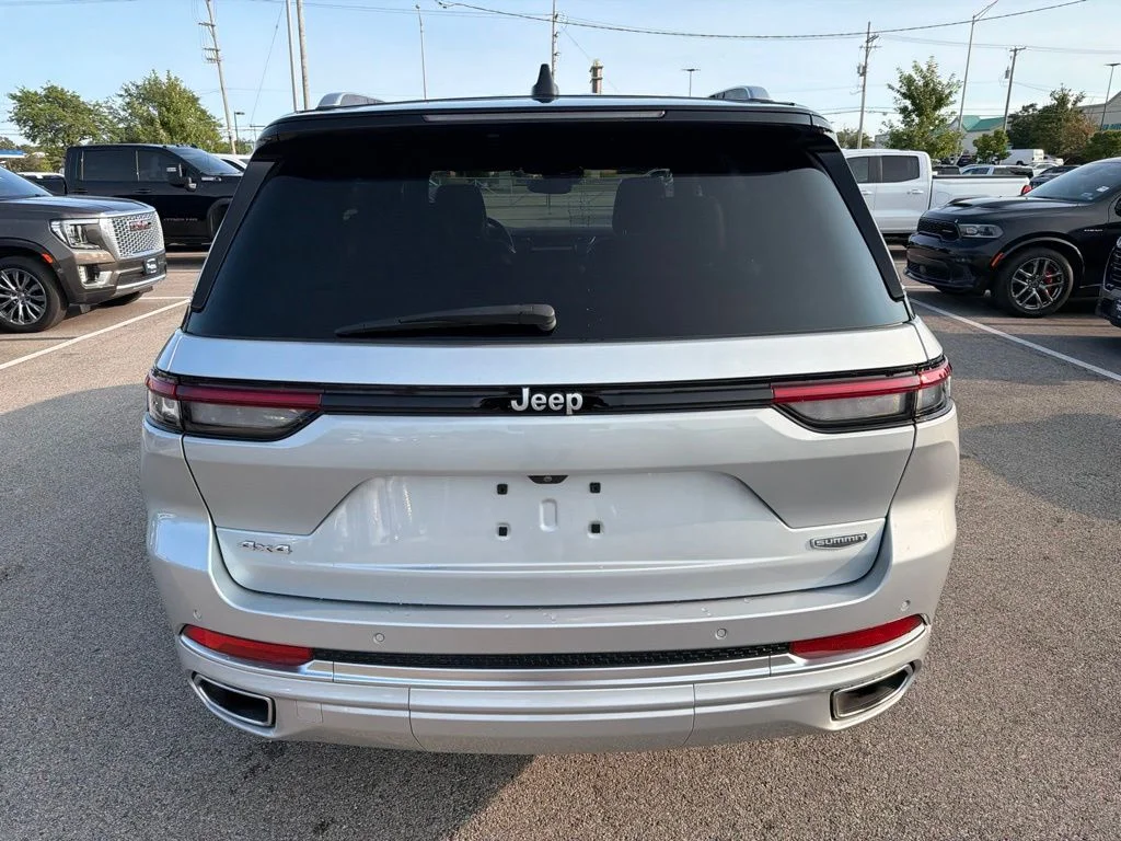Used 2024 Silver Jeep Summit image 6