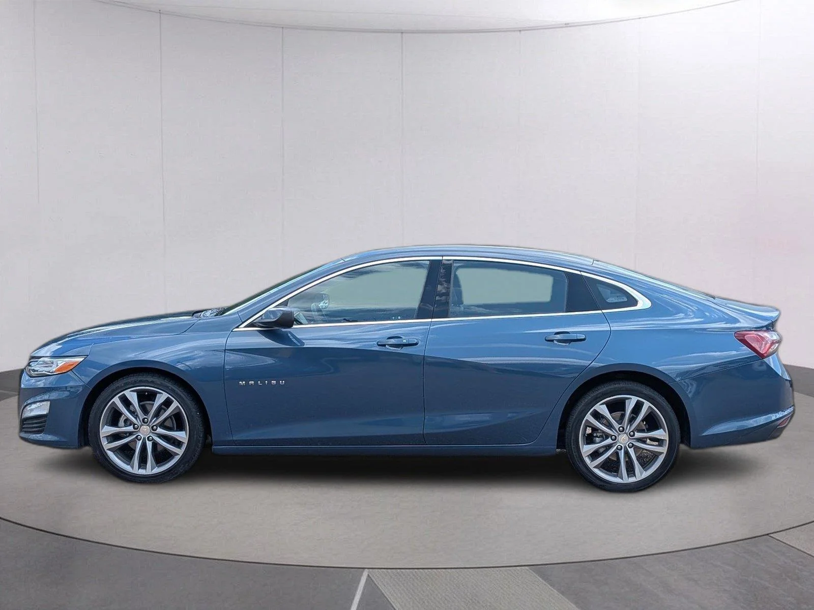 Used 2024 Lakeshore Blue Metallic Chevrolet 2LT image 2