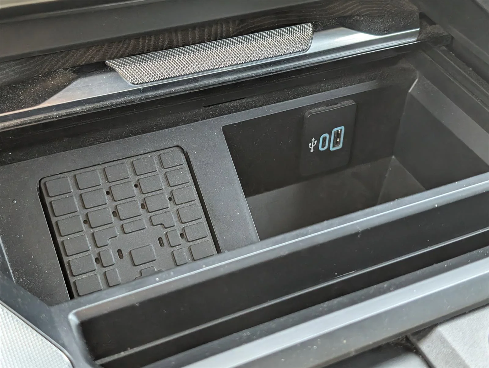 Used 2024 Iconic Silver Ford Platinum image 19