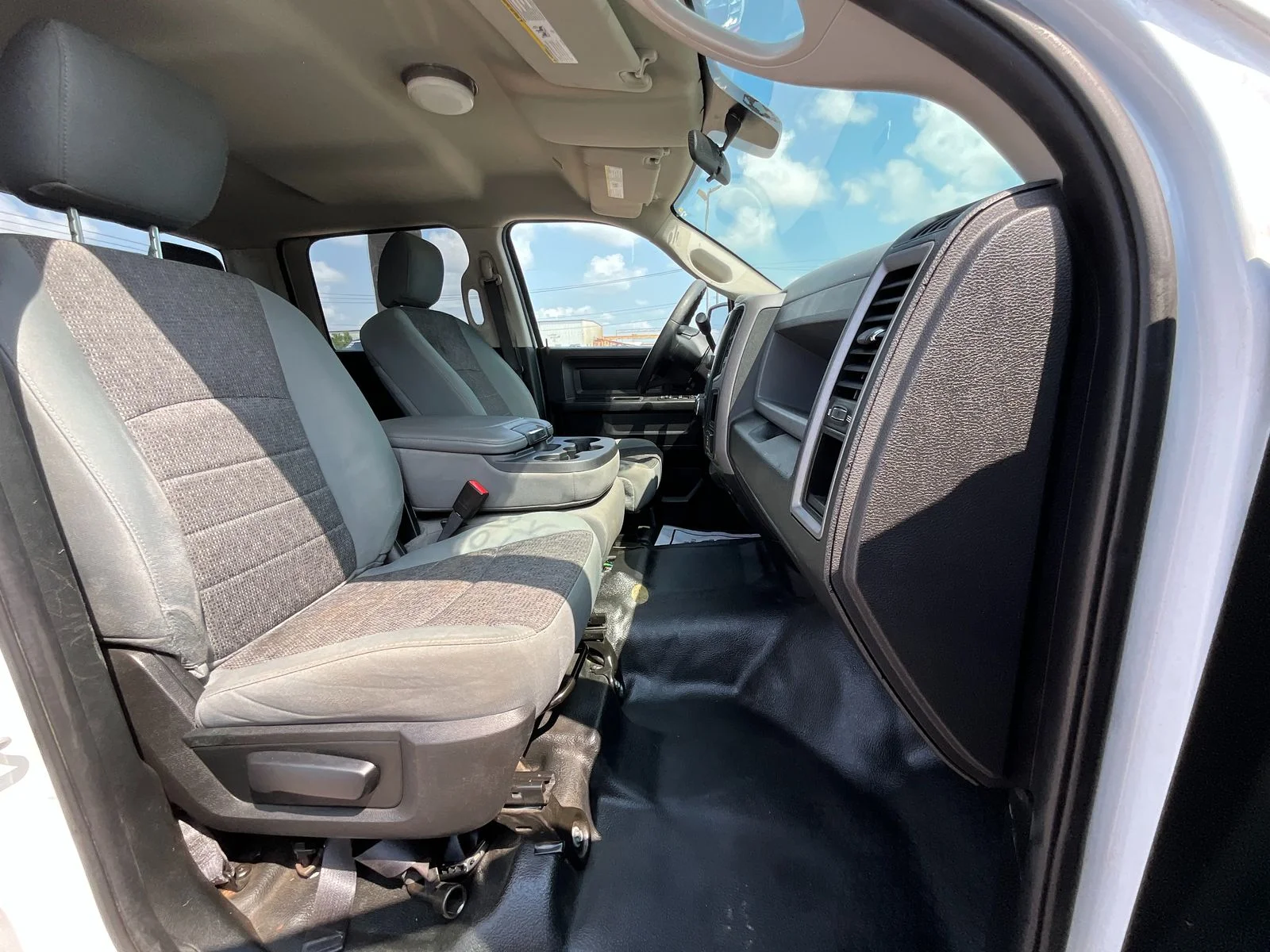 Used 2018 White Ram SSV image 16