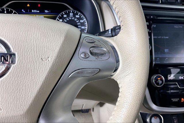 Used 2015 Red Nissan SL image 6