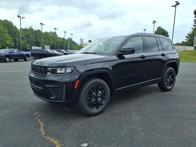 New 2026 Diamond Black Crystal Pearl-Coat Exterior Paint Jeep Altitude image 3