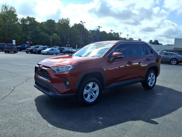 Used 2020 Pearl Toyota XLE image 3