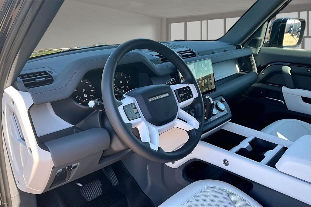 Used 2025 Black Land Rover S image 12