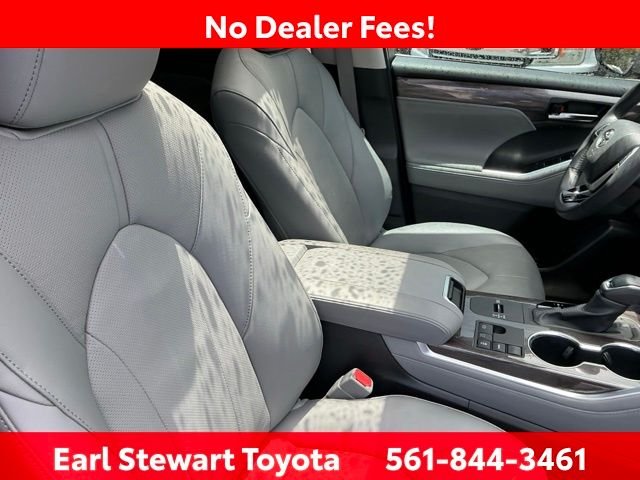 Used 2024  Toyota Limited image 35