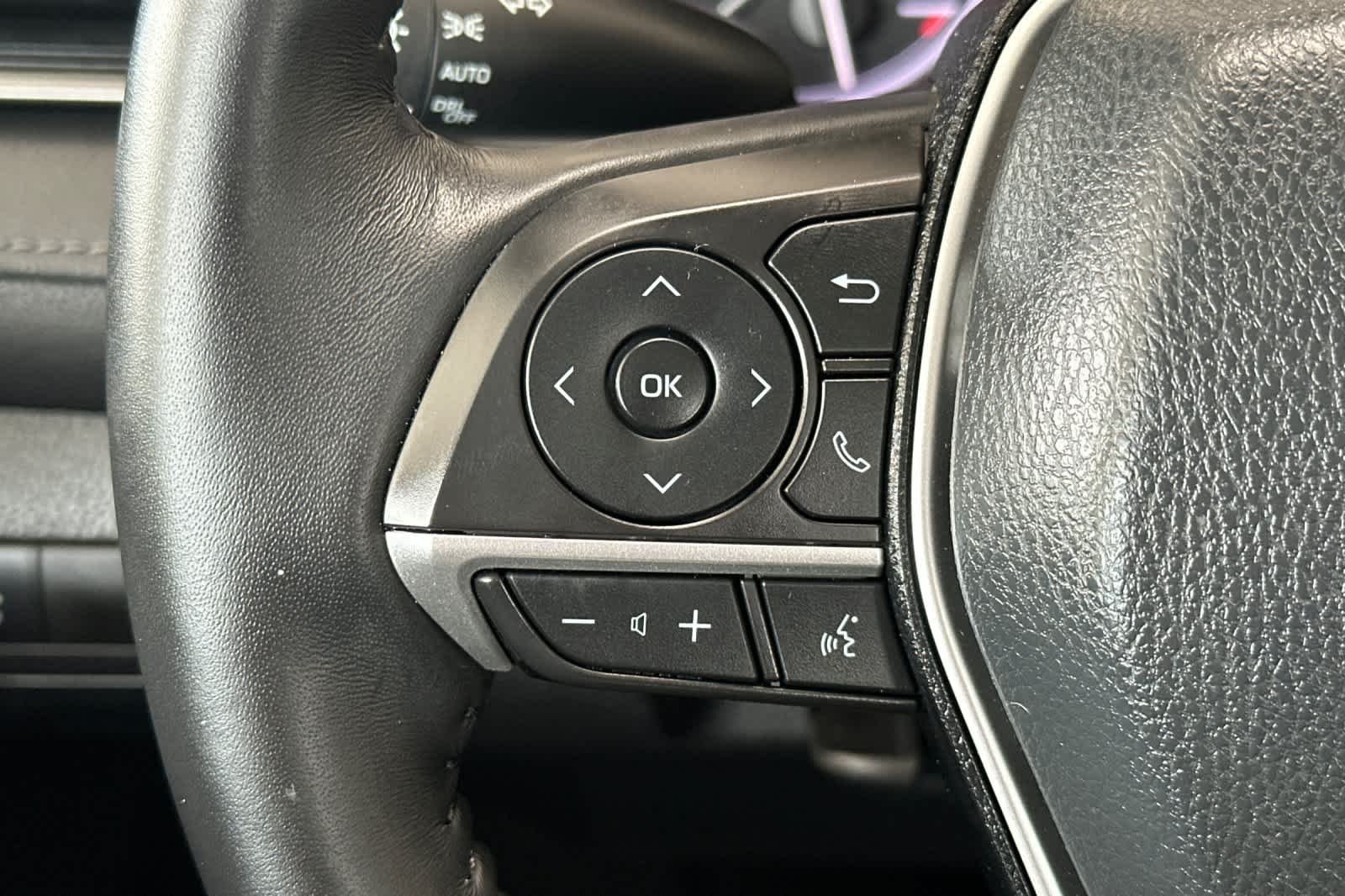 Used 2022 Wind Chill Pearl Toyota XLE image 26