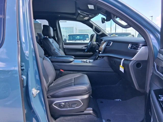 New 2026 Steel Blue Exterior Paint Jeep Limited Reserve image 25