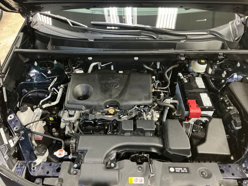 Certified Used 2025  Toyota XLE image 9