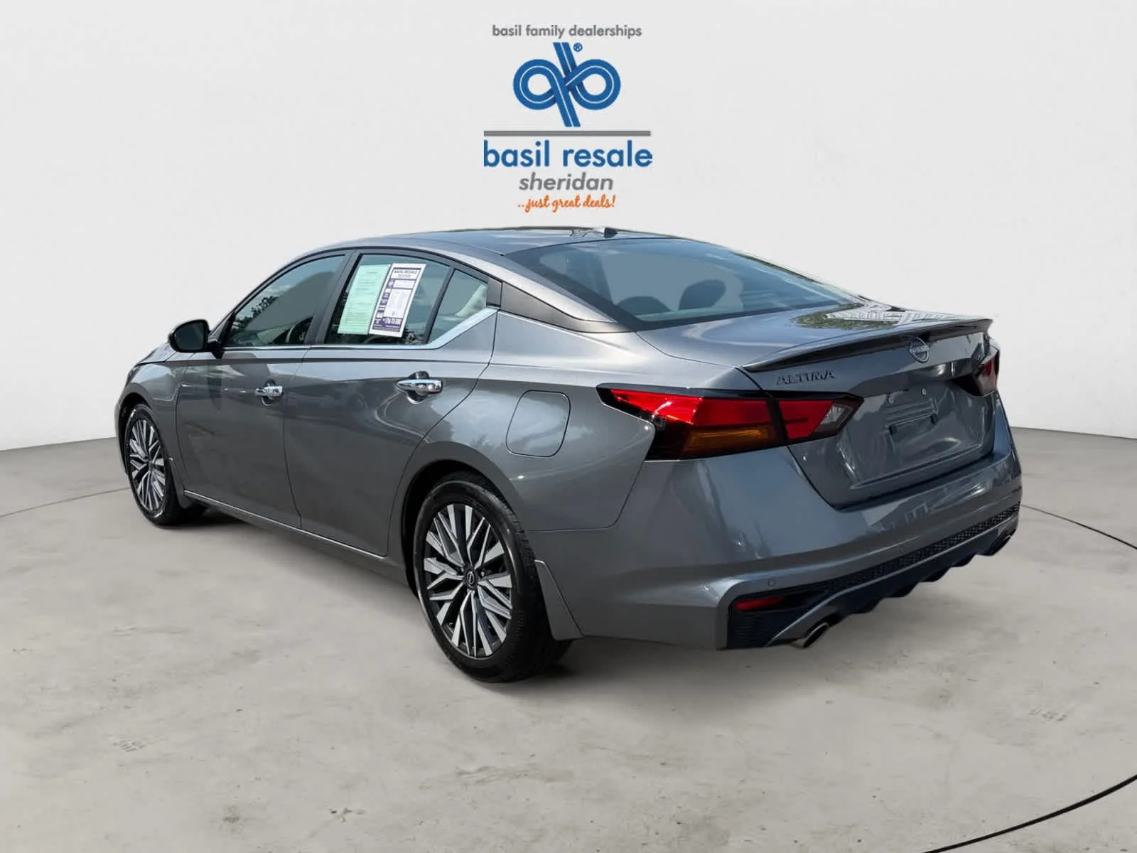 Used 2024 Gun Metallic Nissan 2.5 SV image 4