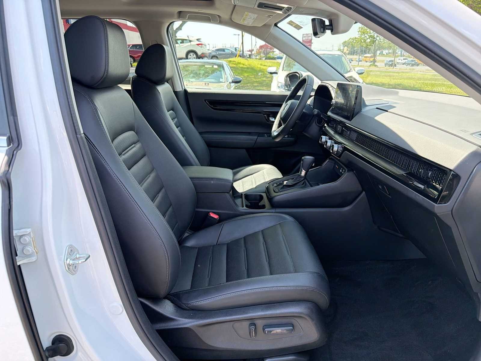Certified Used 2024 Platinum White Pearl Honda EX-L image 15