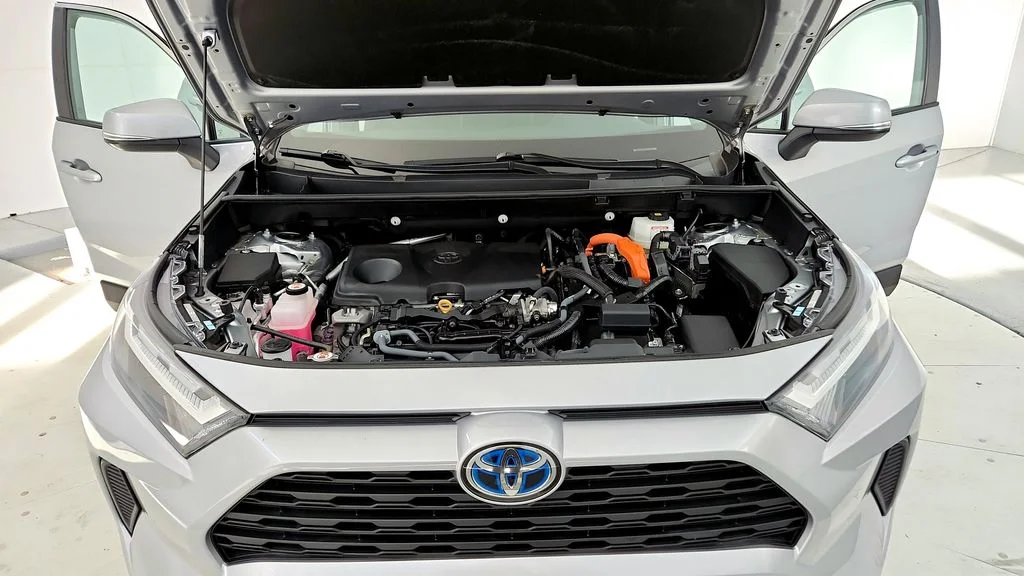 Certified Used 2022 Silver Toyota XLE image 15
