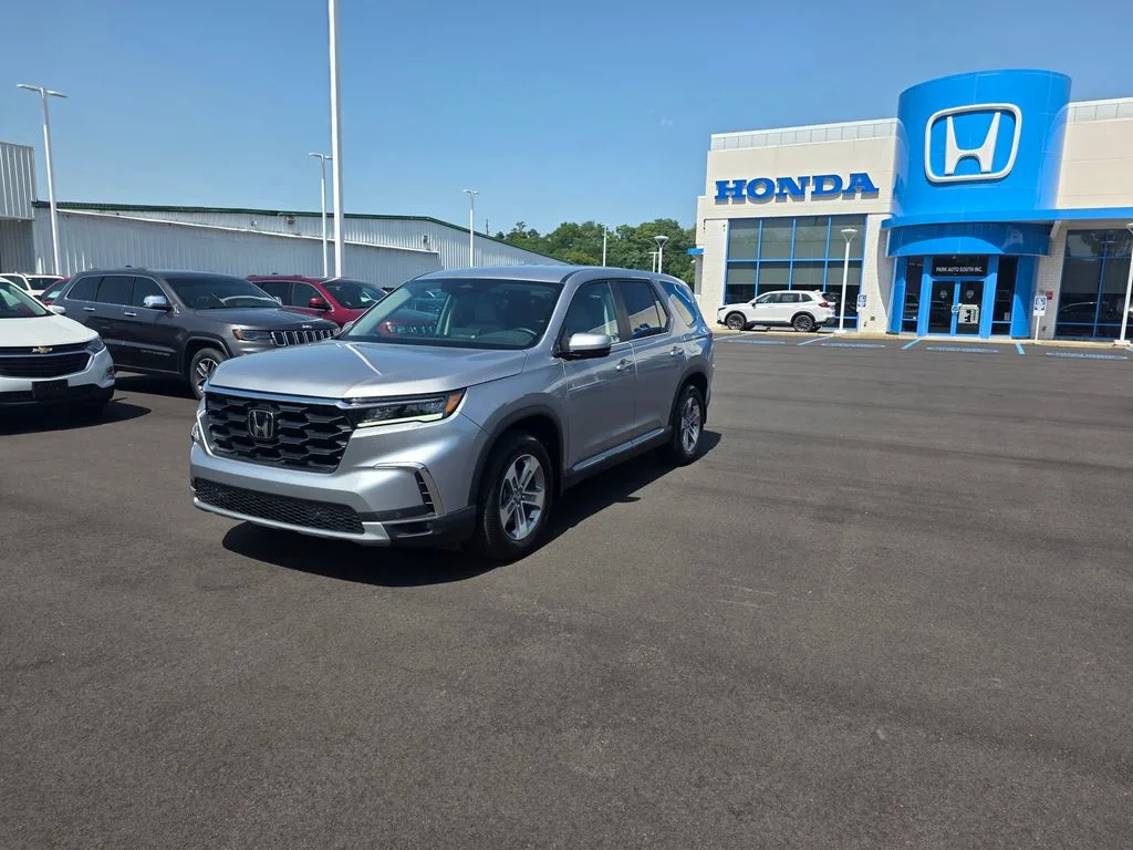 Certified Used 2025 Lunar Silver Metallic Honda EX-L image 7