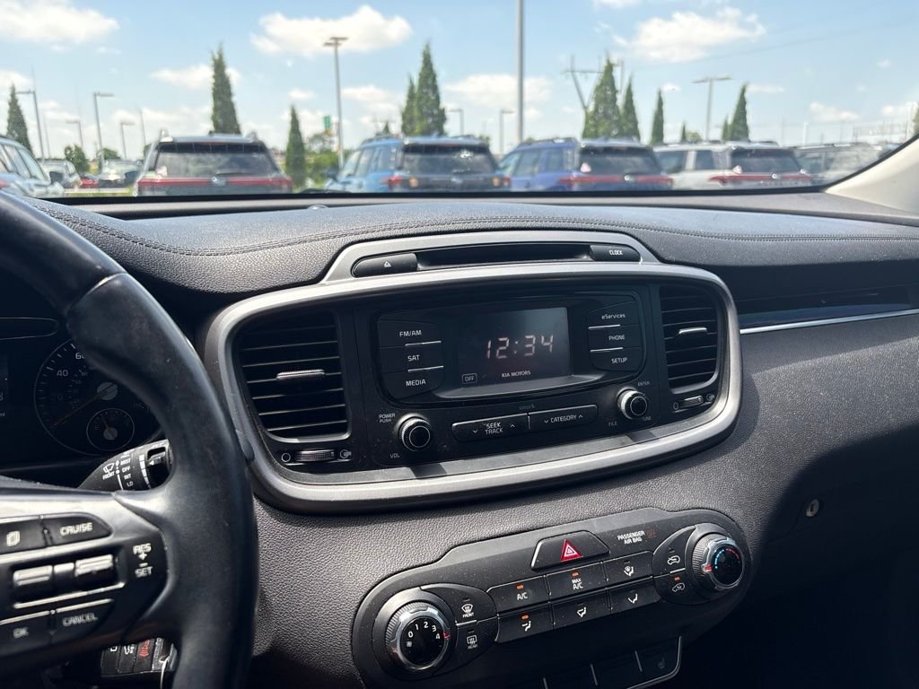 Used 2016 White Kia LX image 3