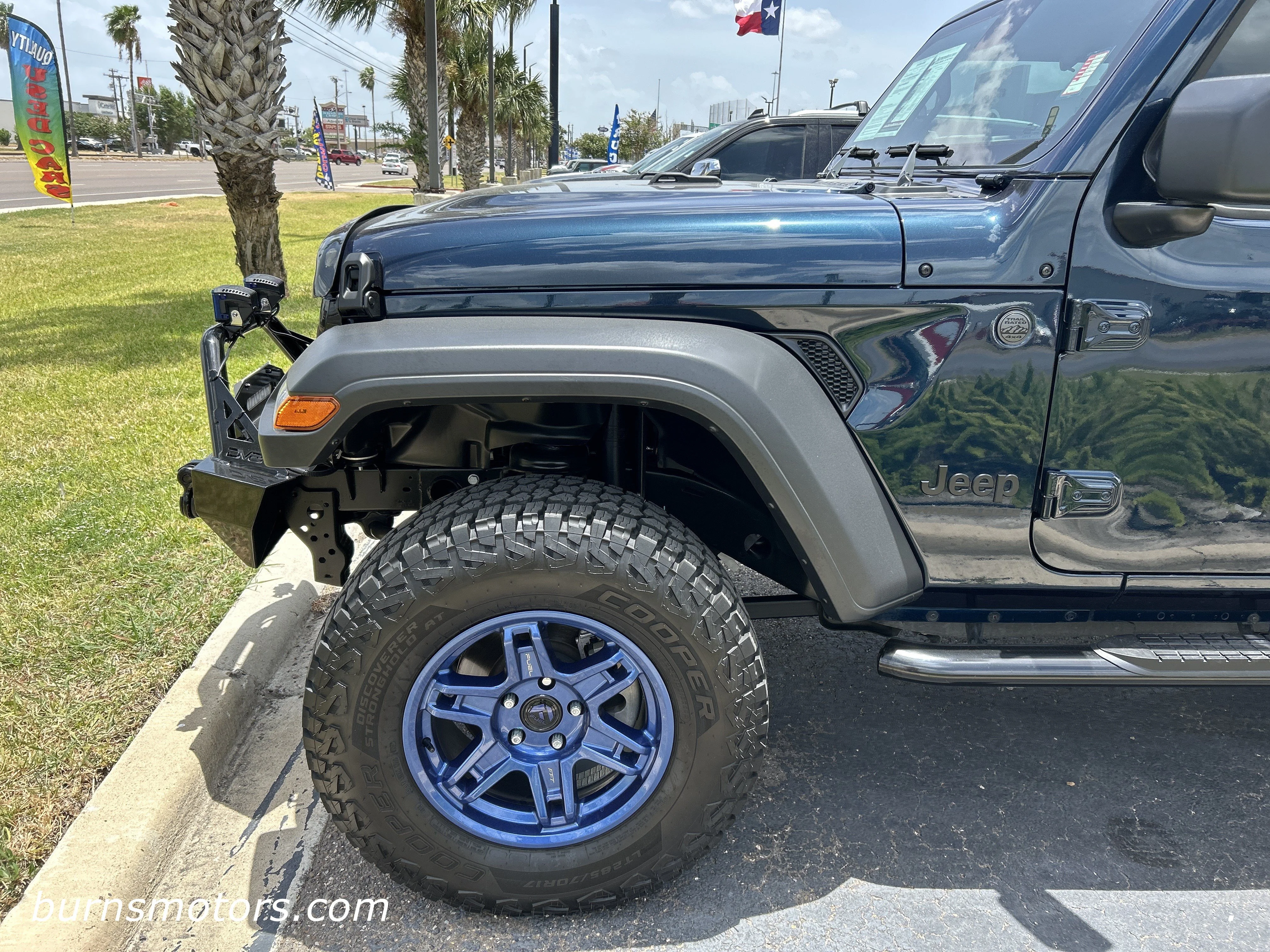 Used 2025 Fathom Blue Jeep Sport S image 4