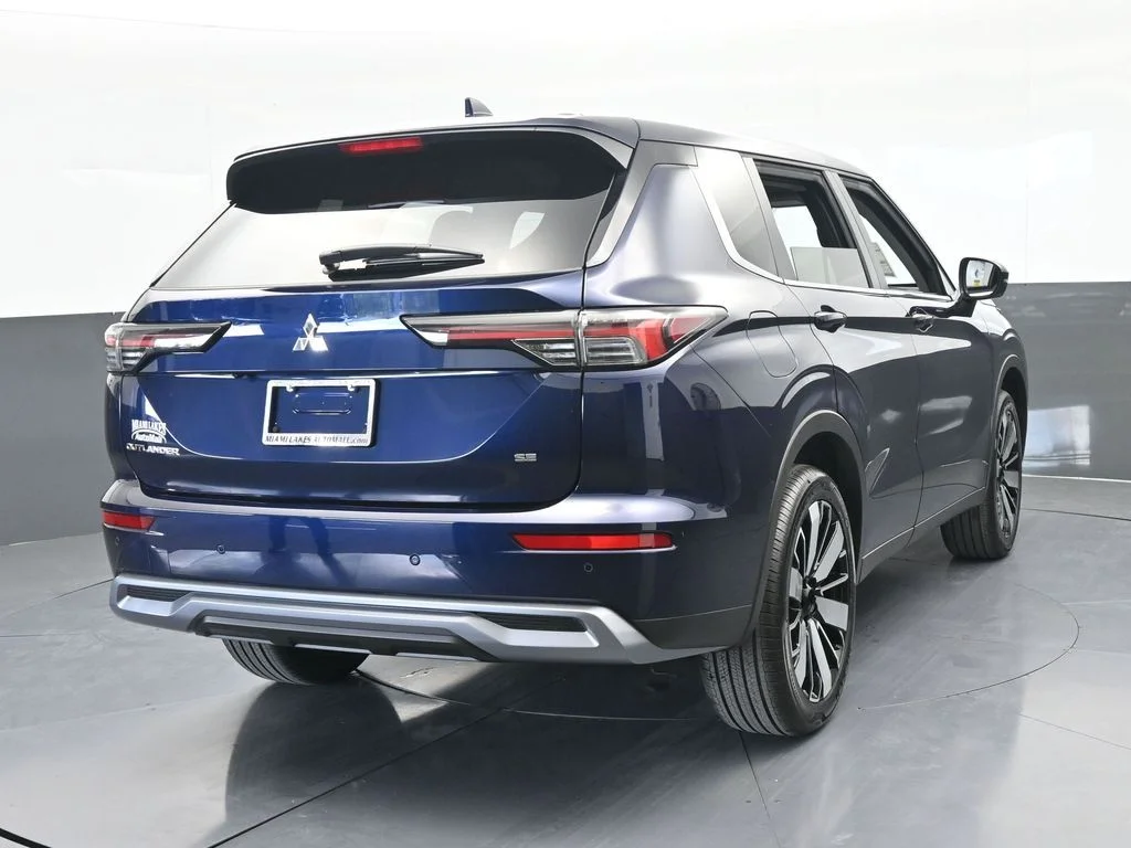 New 2026 Cosmic Blue Metallic Mitsubishi SE image 5