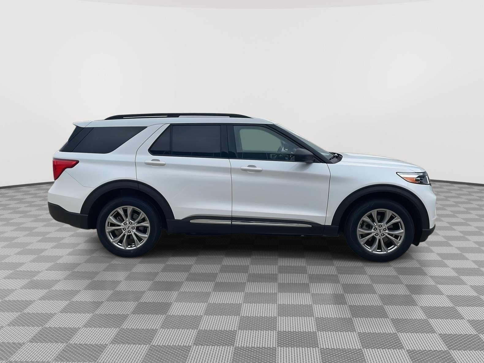 Used 2020 Oxford White Ford XLT image 8