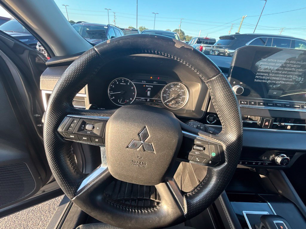Used 2022 Silver Mitsubishi SE image 11