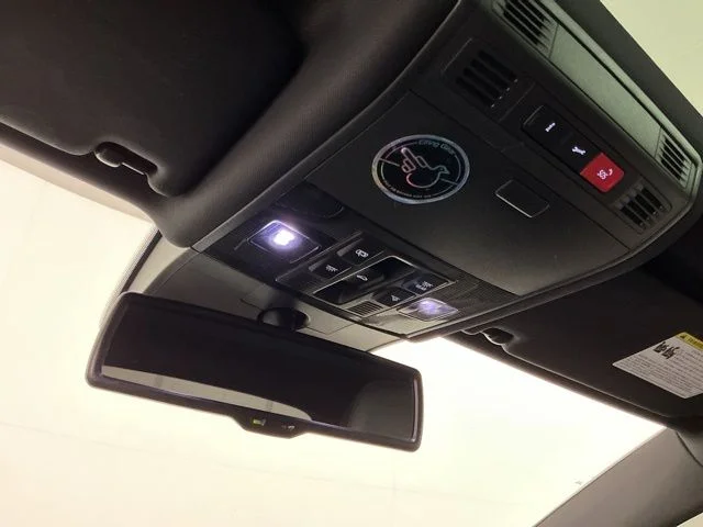 Used 2016  Volkswagen Autobahn image 21