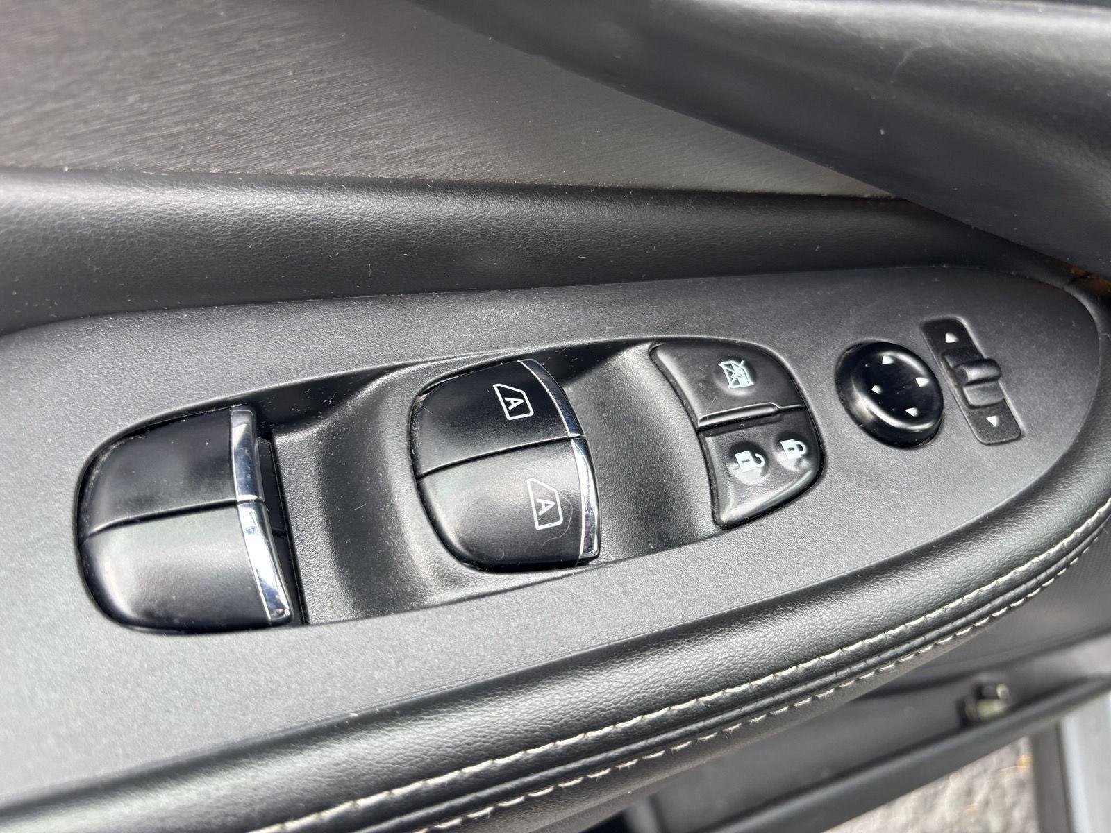 Used 2022 Boulder Gray Pearl Nissan SL image 9