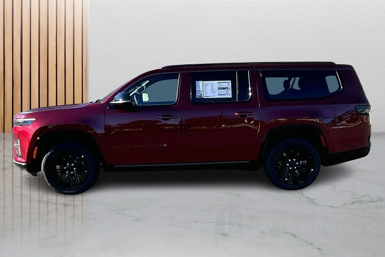 New 2026 Velvet Red Pearl-Coat Exterior Paint Jeep Limited Reserve 29D image 6