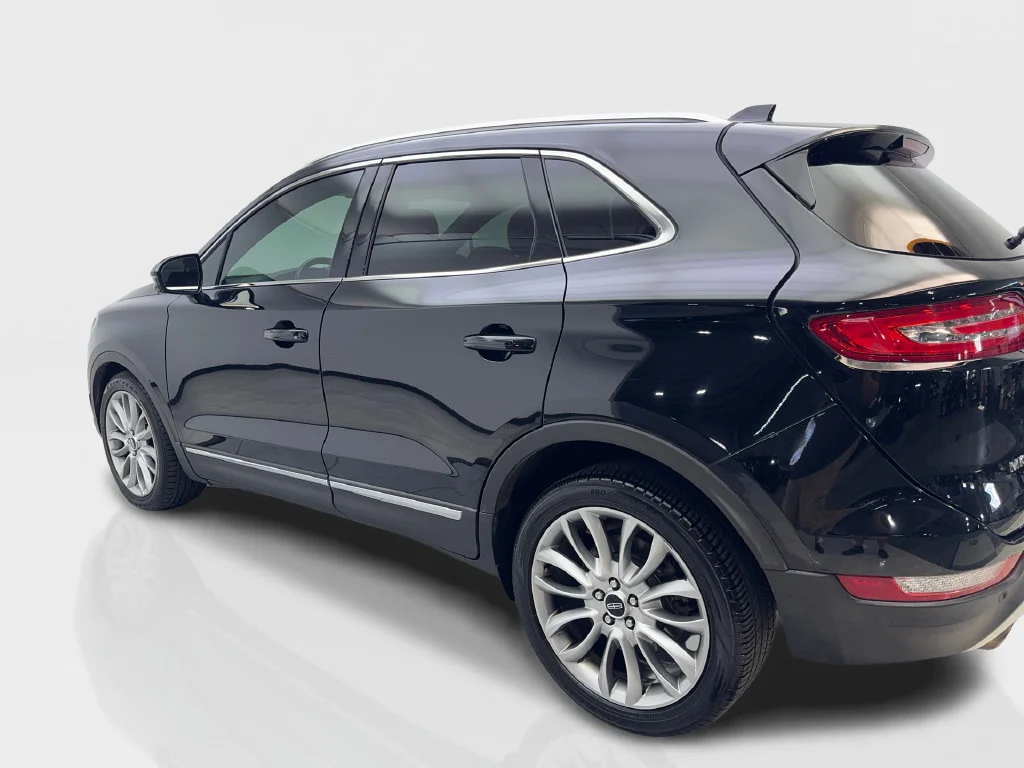 Used 2017 Black Lincoln Reserve image 16