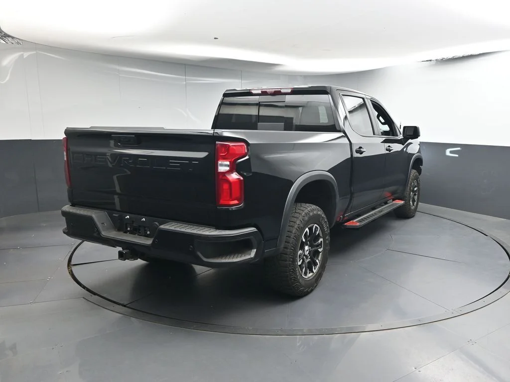 Used 2025 Black Chevrolet ZR2 image 23