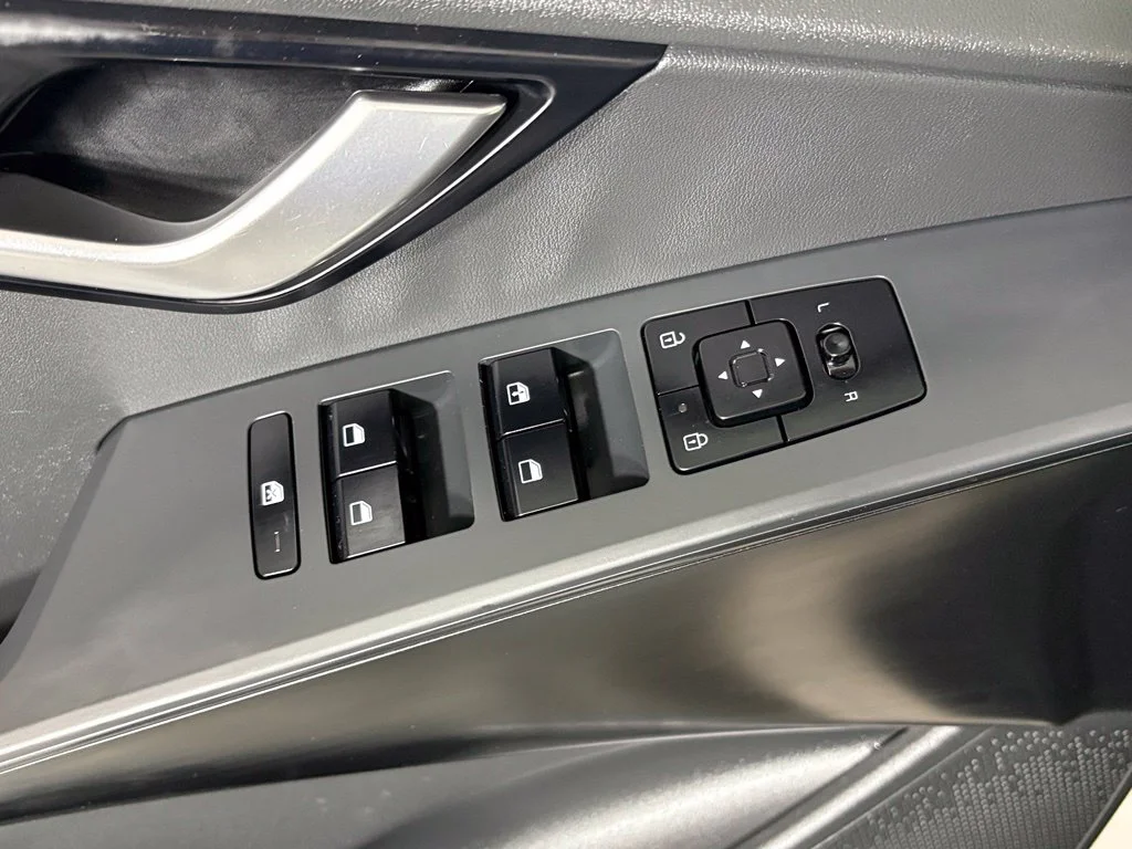 Used 2025 White Kia LX image 15