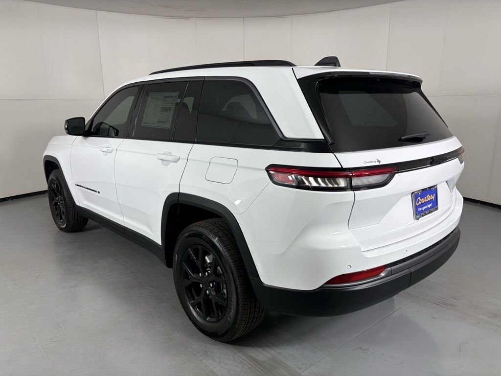 New 2026 Bright White Clear-Coat Exterior Paint Jeep Altitude image 6