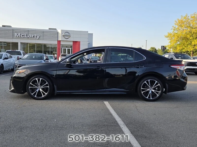 Used 2019 Midnight Black Metallic TOYOTA SE AUTO image 2