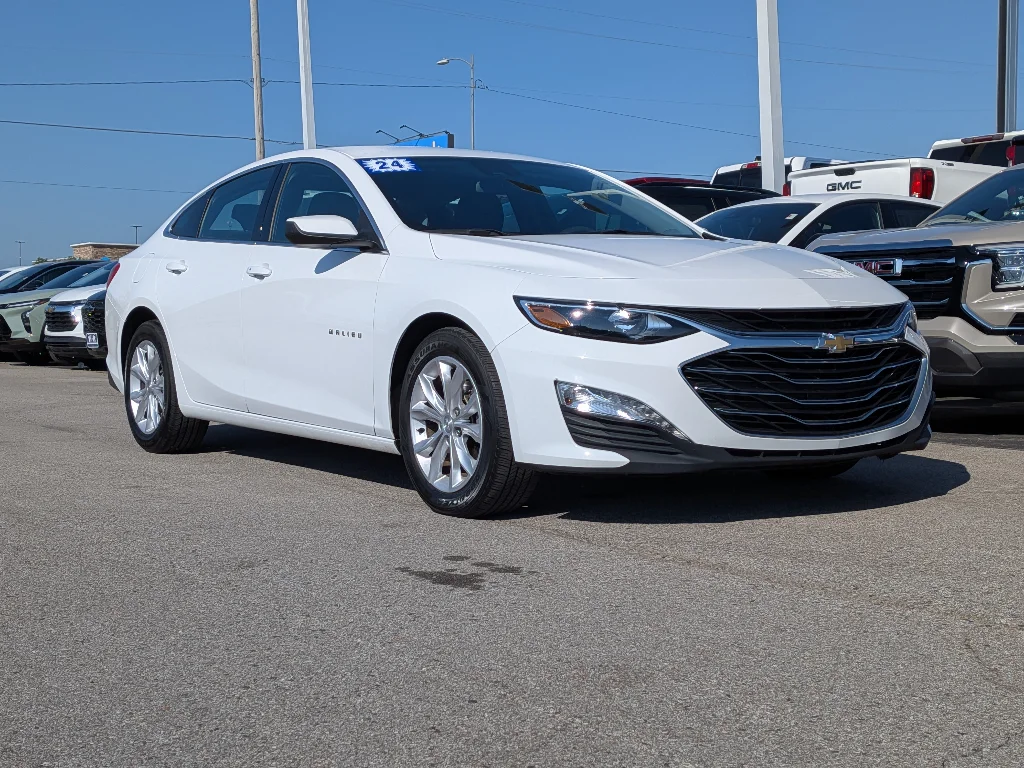 Used 2024 Summit White Chevrolet LT image 1