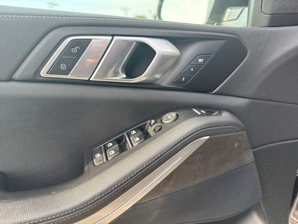 Used 2022 Gray BMW sDrive40i image 10