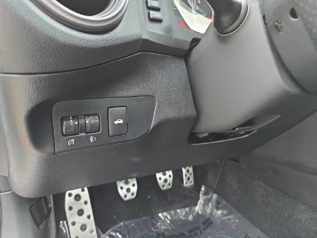 Used 2013 White Subaru Limited image 27