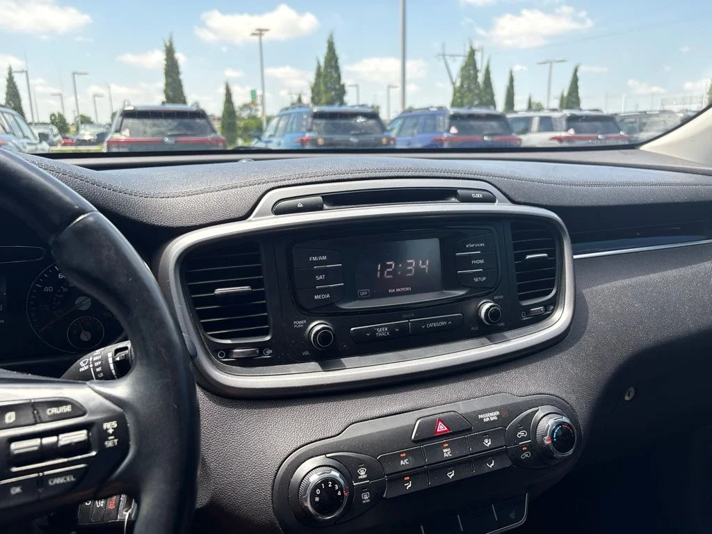 Used 2016 White Kia LX image 3