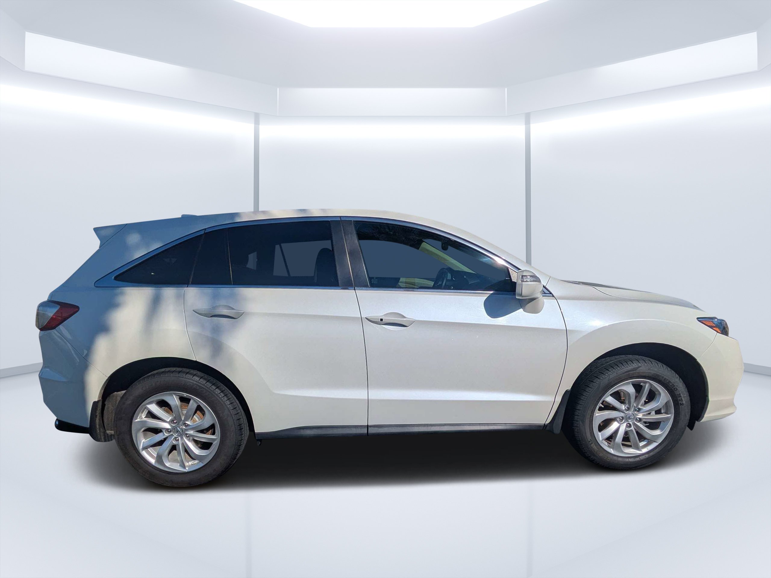 Used 2018 White Diamond Pearl Acura RDX image 36