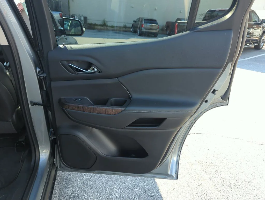 Used 2023 Silver GMC Denali image 32