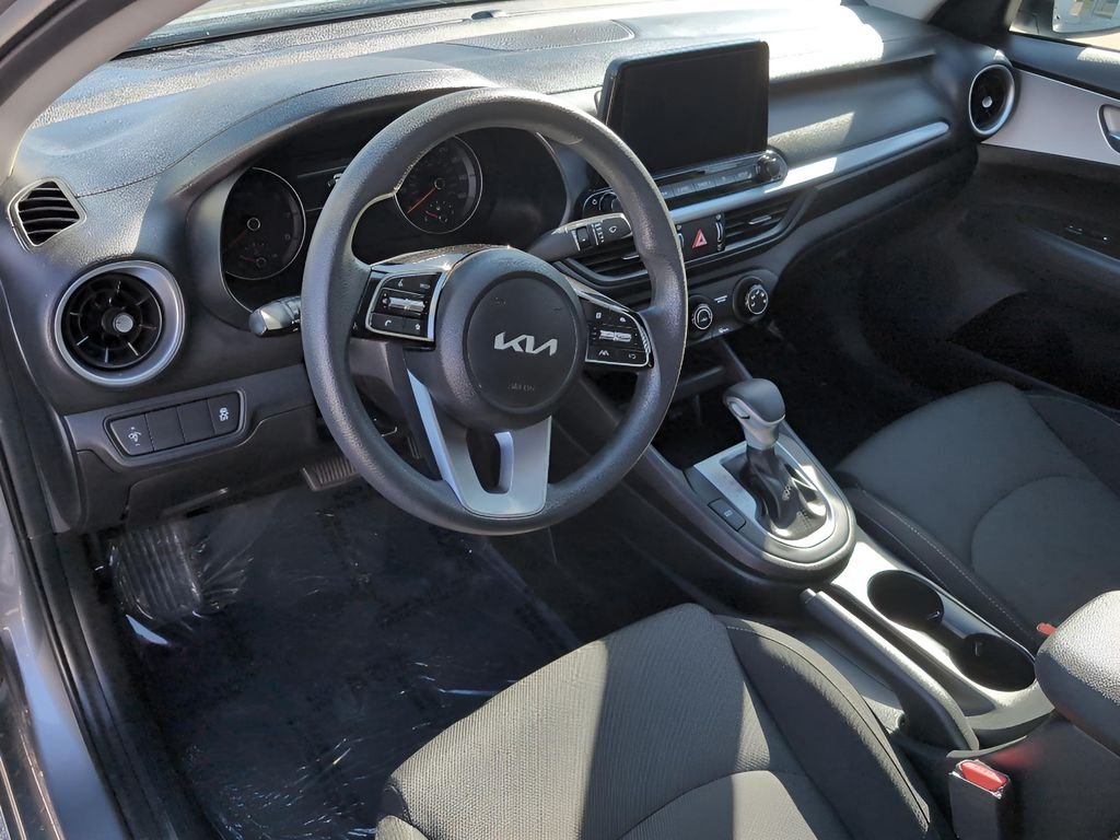 Used 2023 Gray Kia LXS image 9