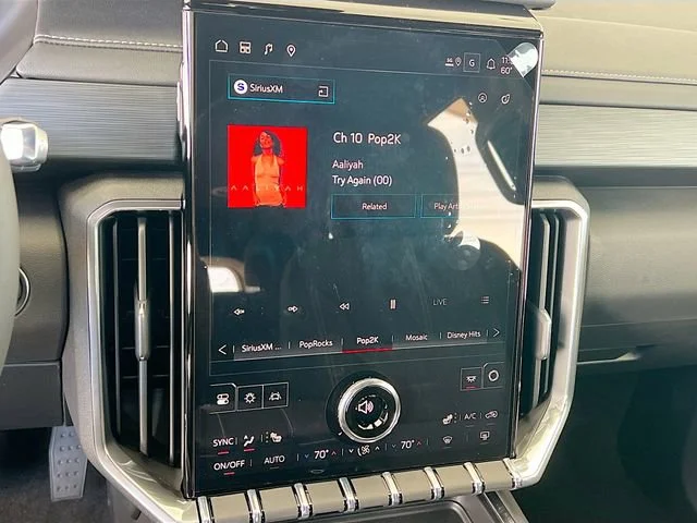 2026 GMC Acadia Elevation - Photo 10